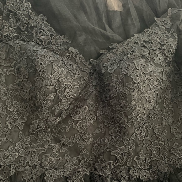 Black lace formal gown - Picture 5 of 8